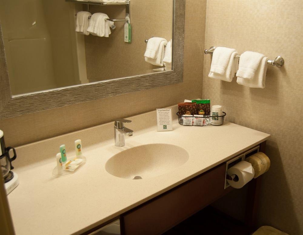 Quality Inn Бедфорд Екстериор снимка