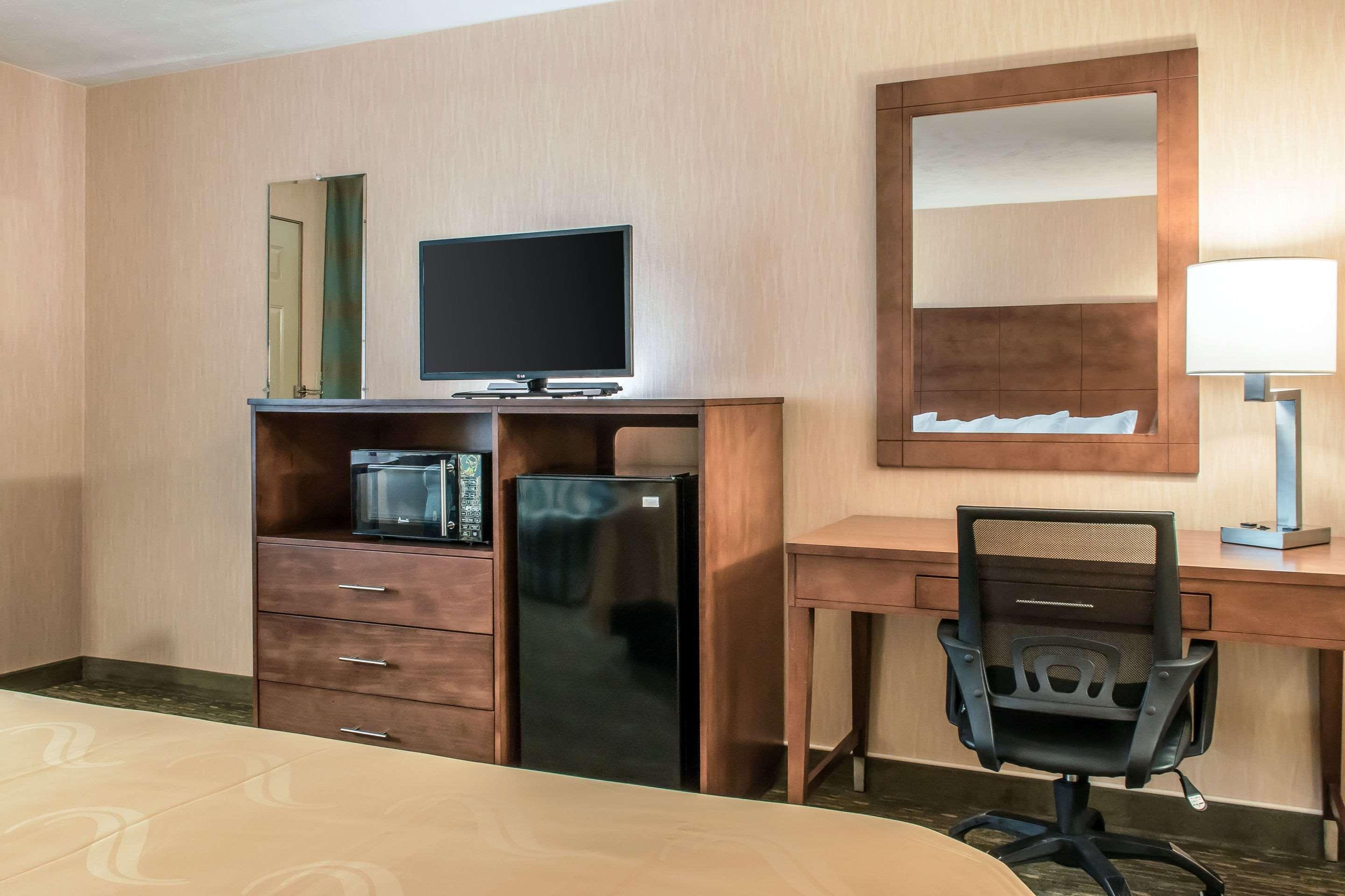 Quality Inn Бедфорд Екстериор снимка