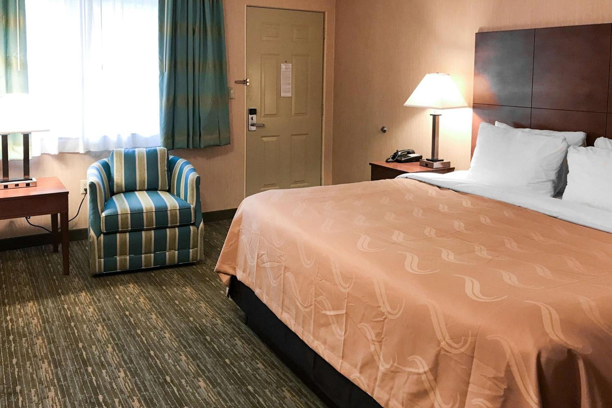 Quality Inn Бедфорд Екстериор снимка