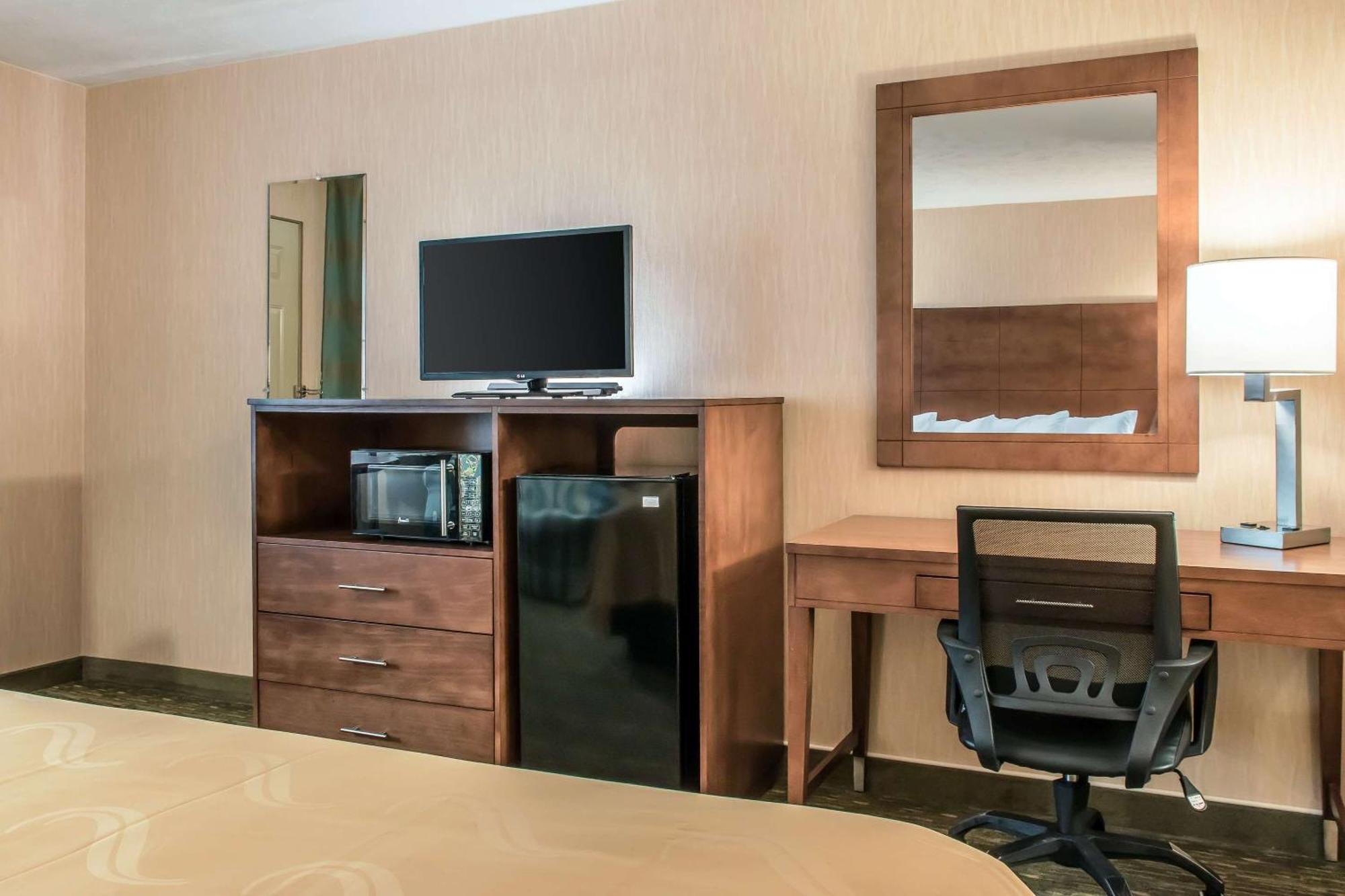 Quality Inn Бедфорд Екстериор снимка