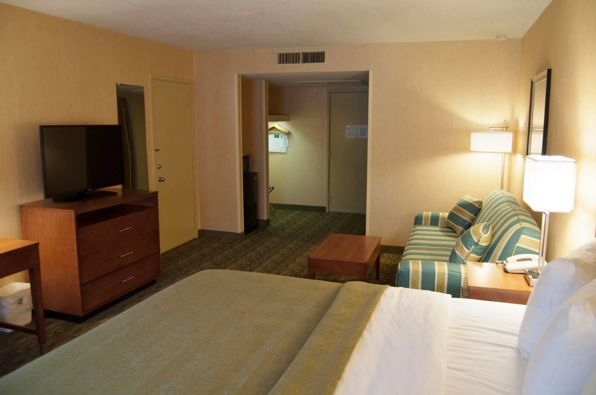 Quality Inn Бедфорд Екстериор снимка