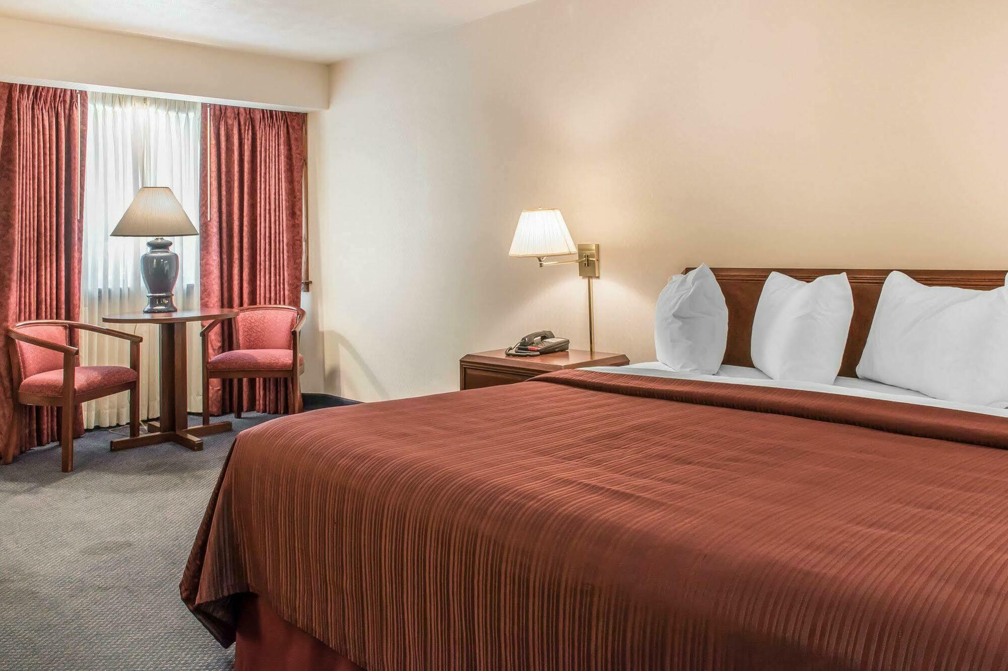 Quality Inn Бедфорд Екстериор снимка