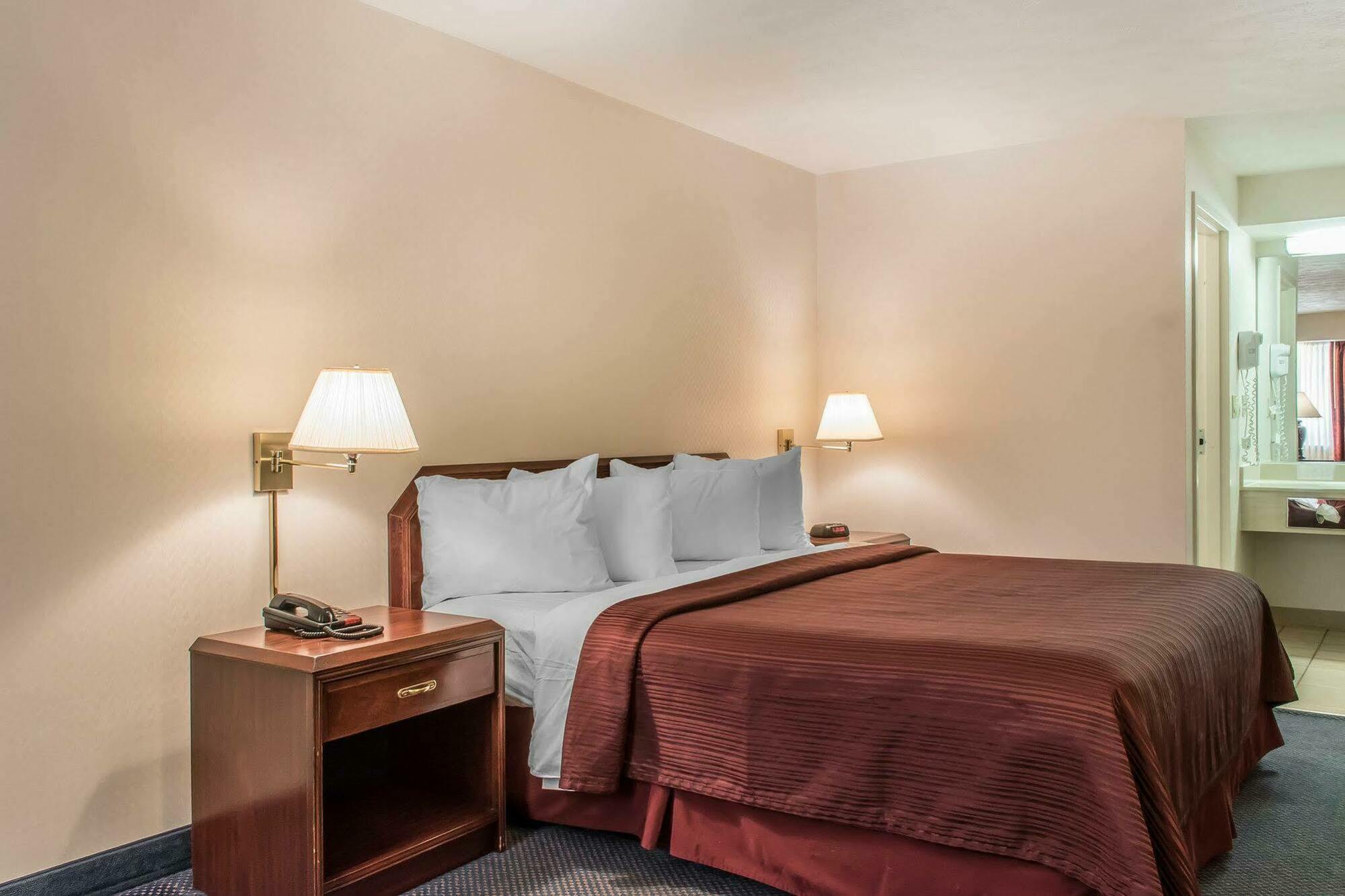 Quality Inn Бедфорд Екстериор снимка